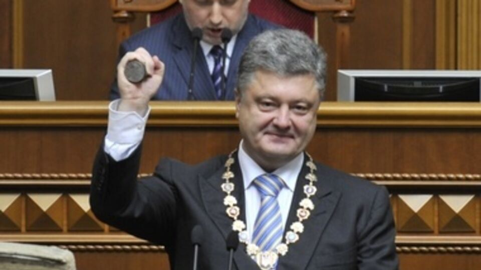 Петр Порошенко внес в парламент проект изменений в Конституцию