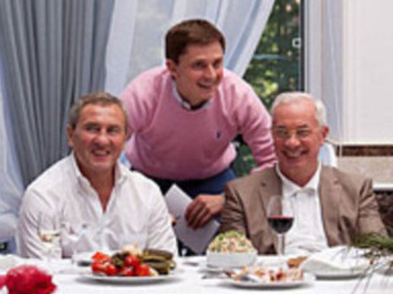 Сегодня продолжатся консультации по стабилизации ситуации в восточных регионах Украины