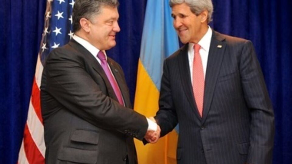 Петр Порошенко поблагодарил Джона Керри за поддержку Украины