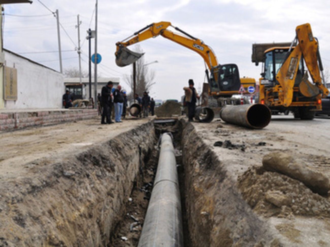 Коммунальщики пытаются договориться о "зеленом коридоре" для аварийной бригады