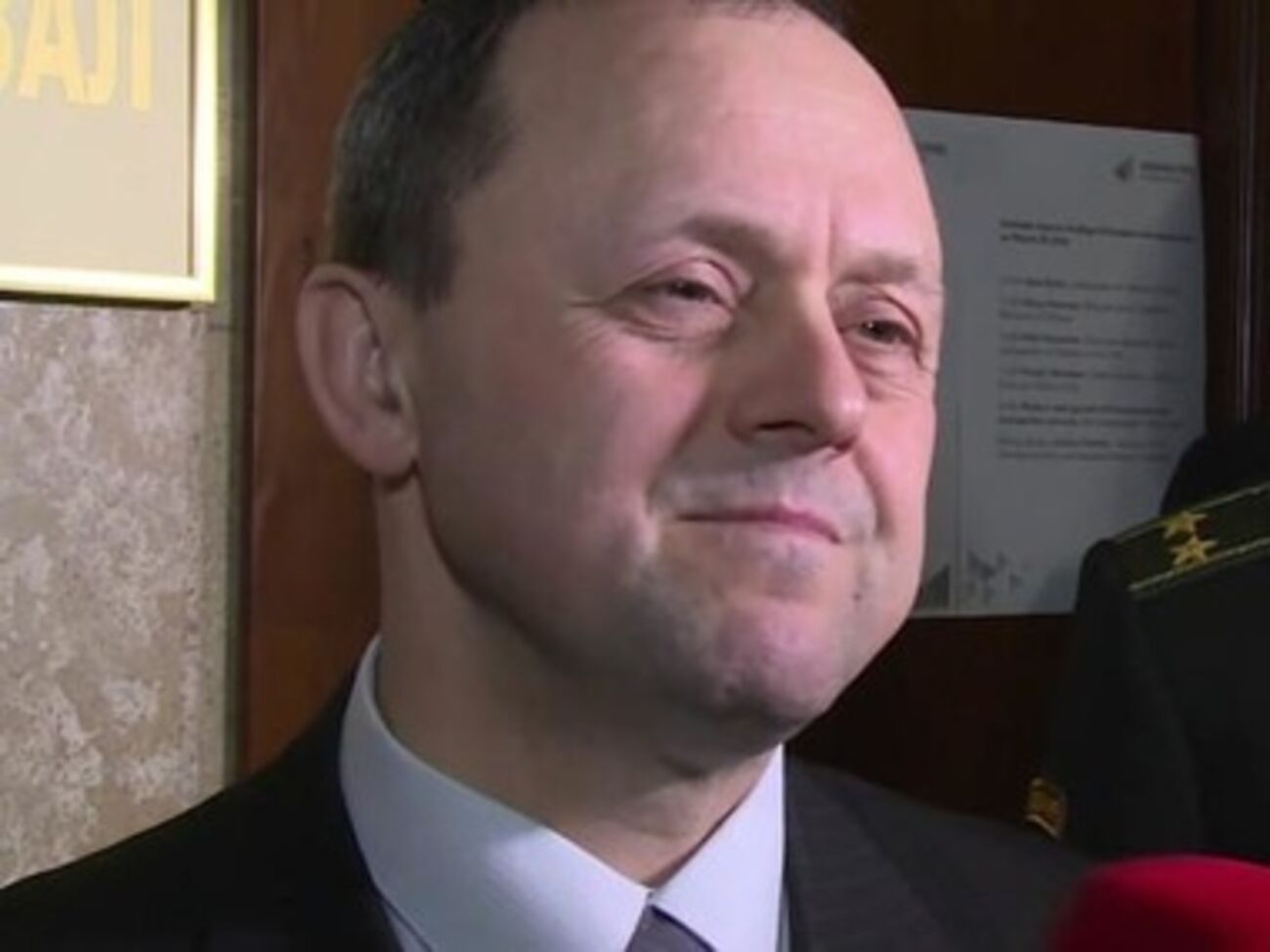 Бывший заместитель министра обороны Леонид Поляков считает, что власти не должны перекладывать ответственность на военных