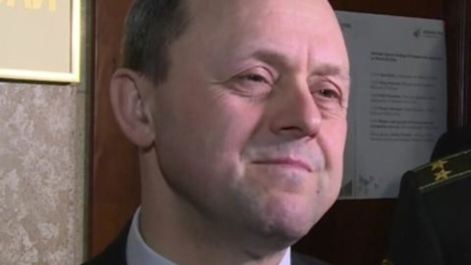 Бывший заместитель министра обороны Леонид Поляков считает, что власти не должны перекладывать ответственность на военных