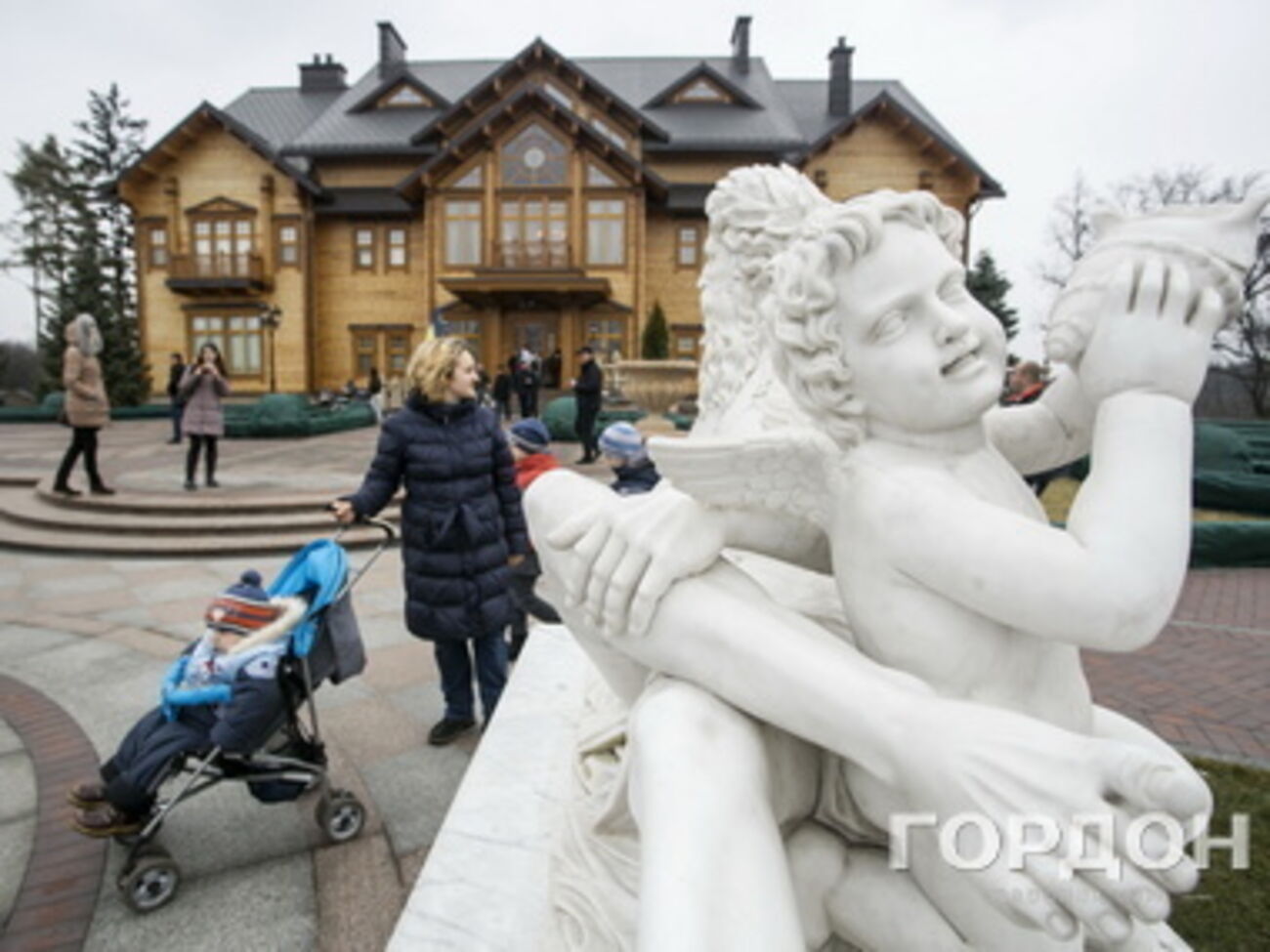 После бегства Виктора Януковича "Межигорье" было национализировано