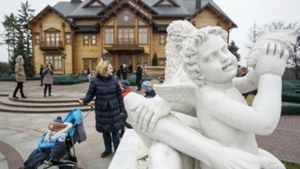 После бегства Виктора Януковича "Межигорье" было национализировано