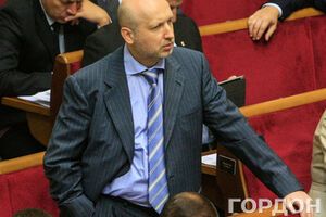 Александр Турчинов призвал силоков проверить информацию о том, сотрудничает ли лидер регионалов в Раде Александр Ефремов с боевиками