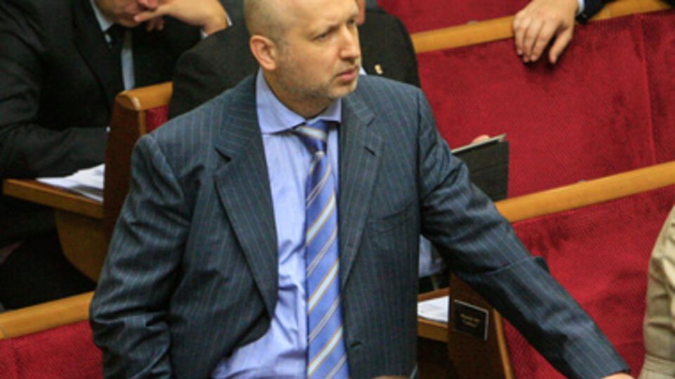 Александр Турчинов призвал силоков проверить информацию о том, сотрудничает ли лидер регионалов в Раде Александр Ефремов с боевиками