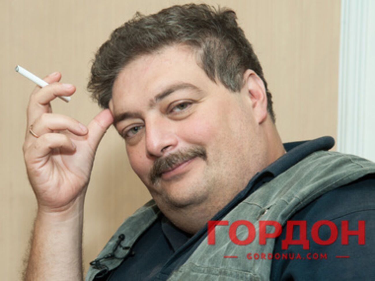 Российский поэт, писатель и журналист Дмитрий Быков задает риторический вопрос – кто позвал русских на Донбасс?