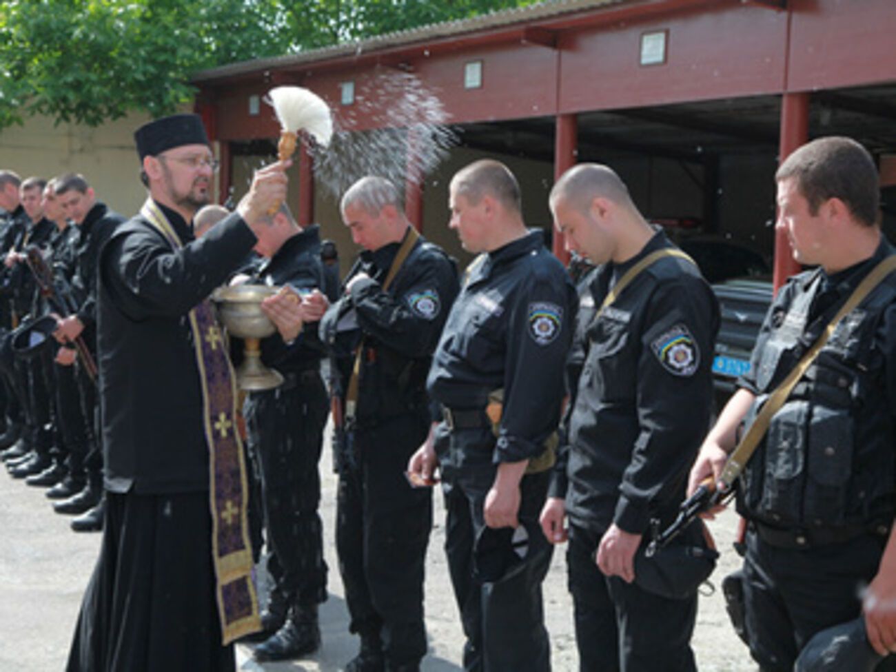 Силовиков провожали представители духовенства