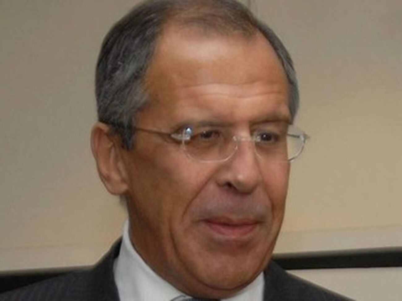 Противостояние на востоке Украины не может длиться вечно, считает Лавров