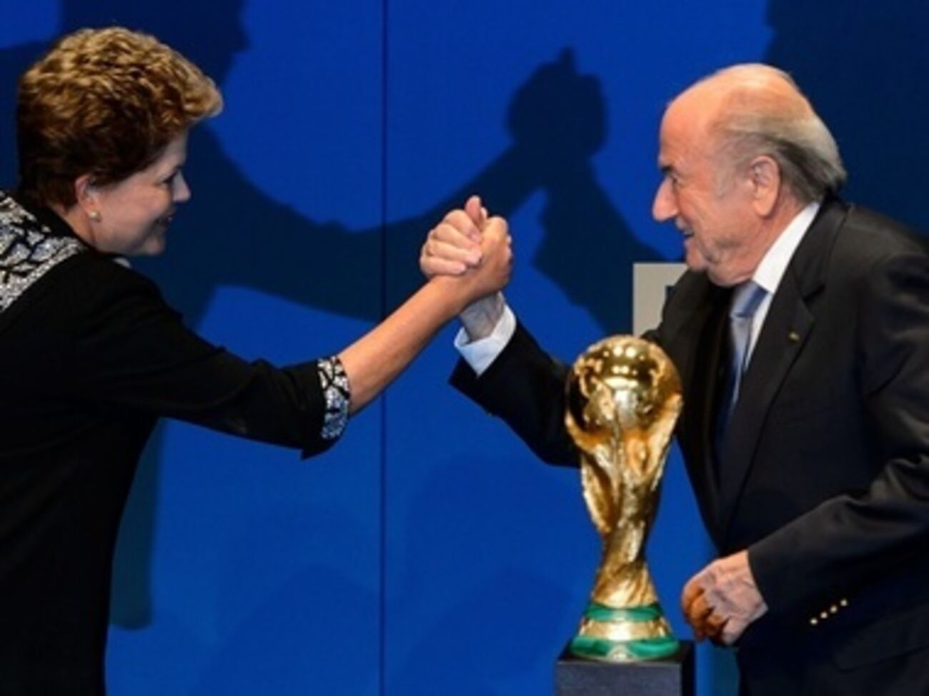 Президент Бразилии Дилма Русеф и президент ФИФА Зепп Блаттер