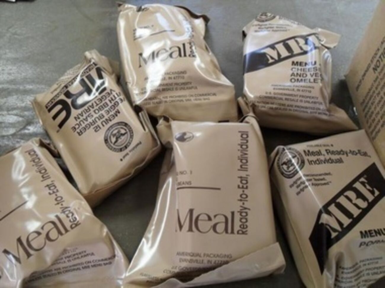 Раннее в СМИ появилась информация, что американские сухие пайки, предназначенный для силовиков АТО, распродают через интернет