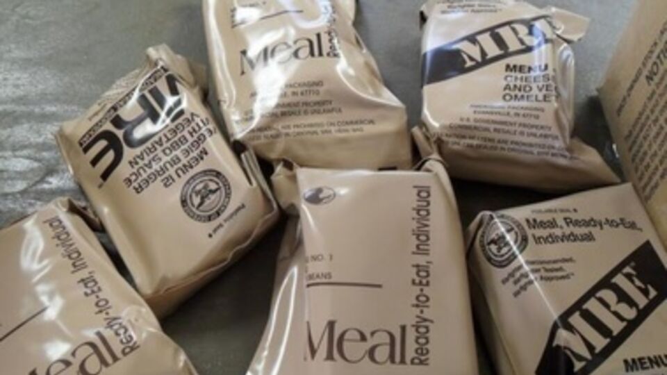 Раннее в СМИ появилась информация, что американские сухие пайки, предназначенный для силовиков АТО, распродают через интернет