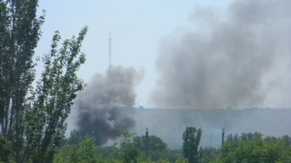 По данным очевидцев, это дым в районе обстрела