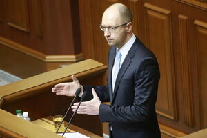 Арсений Яценюк заявил, что Кабмин пытается отсудить у Фирташа 6 млрд грн