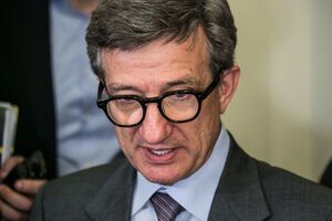 Власти пытаются договориться об освобождении заложников, заявил Сергей Тарута