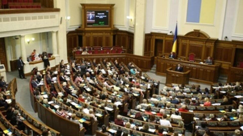 В парламенте – три новых депутата