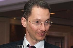 Борис Ложкин в 2013 году продал 99,9% акций UMH group компании Сергея Курченко ВЕТЕК
