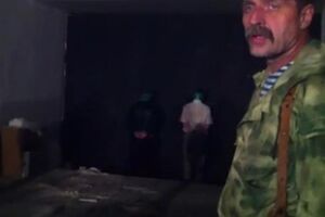 Сцена "расстрела" пленных украинских офицеров