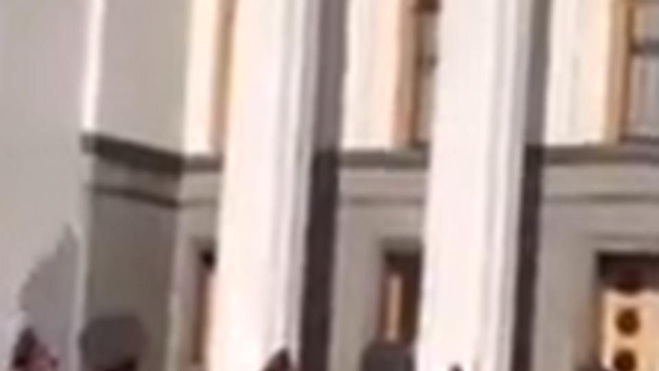 Солдату стало плохо прямо на красной дорожке