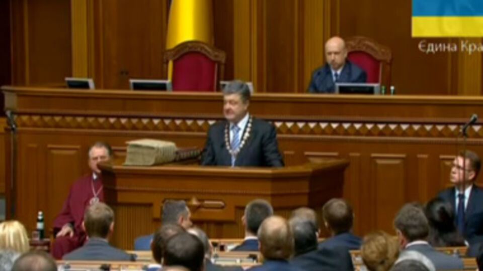 Вопрос Крыма не подлежит обсуждению, заявил Порошенко