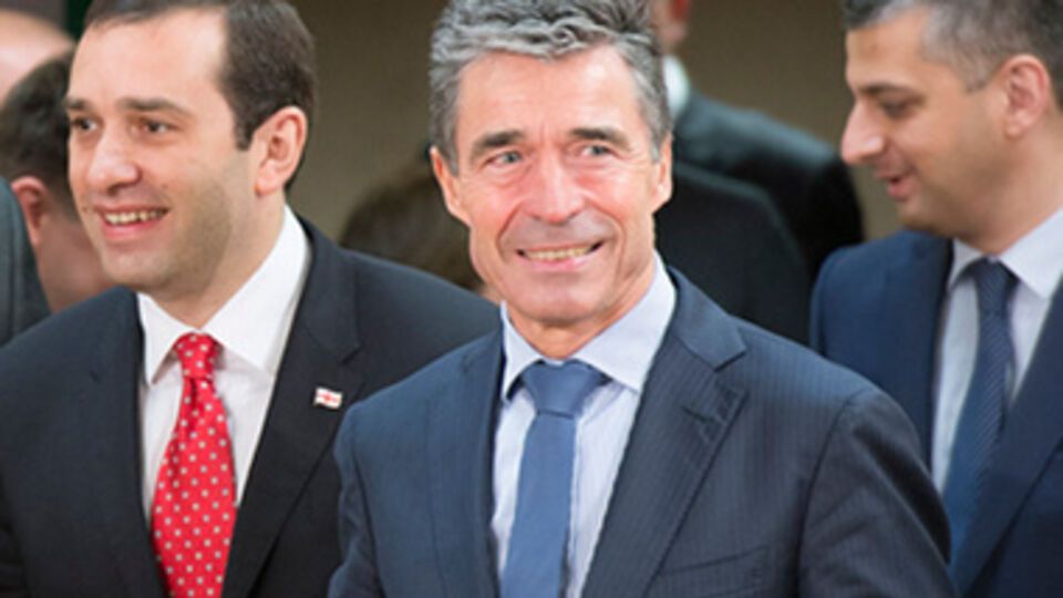 Расмуссен с нетерпением ожидает совместной работы с Порошенко