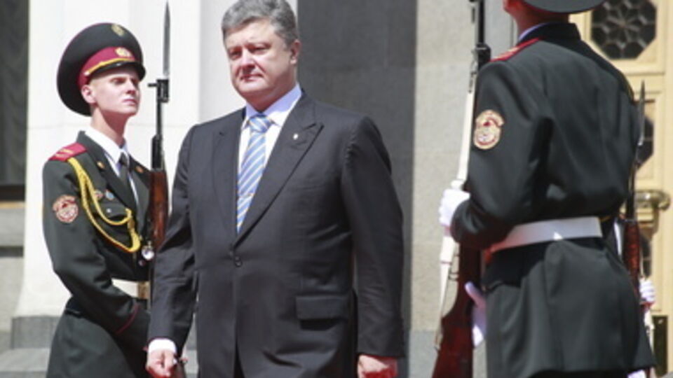 Порошенко провел первую официальную встречу в статусе президента Украины