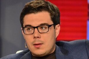Бывшие регионалы пытаются вернуть к власти ближайшее окружение экс-президента Виктора Януковича, считает Березовец