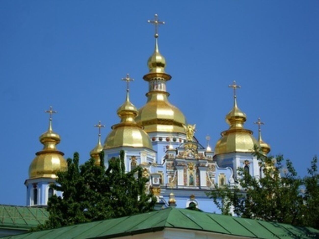 Православные и католици празднуют День святой Троицы