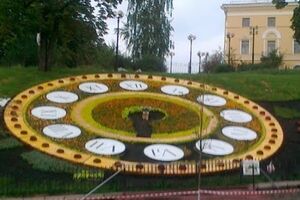 Главная столичная клумба пострадала во время противостояний на Майдане