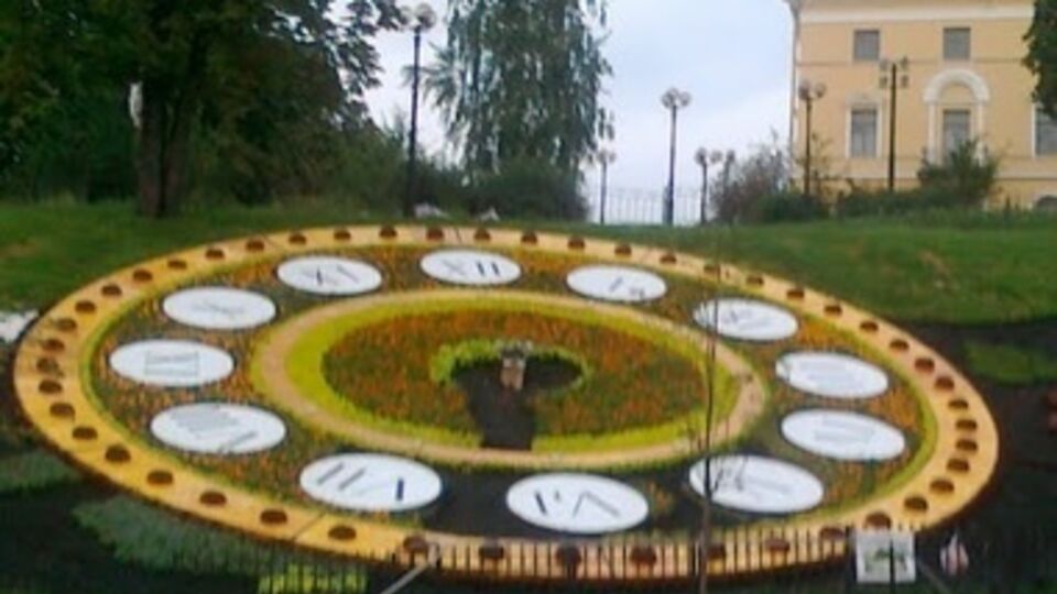 Главная столичная клумба пострадала во время противостояний на Майдане