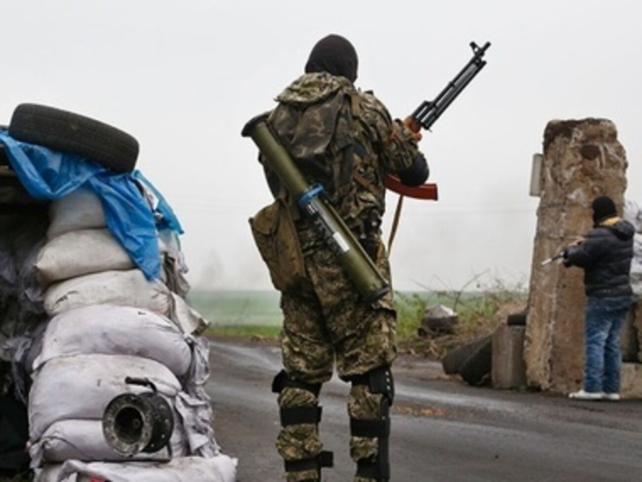 Закрытыми для движения транспорта остаются Моспинское шоссе, Путиловский путепровод в направлении аэропорта и район железнодорожного переезда поселка Авдотьино
