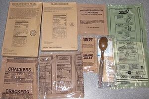 На рынке в Очакове пытались продать 44 комплекта сухпайков