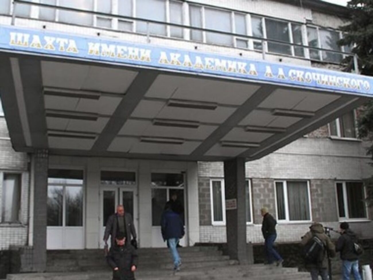 15 вооруженных людей пришли в подземный склад шахты им. Скочинского