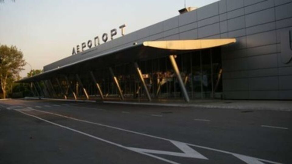 Кроме пожара в аэропорту, в городе раздаются выстрелы