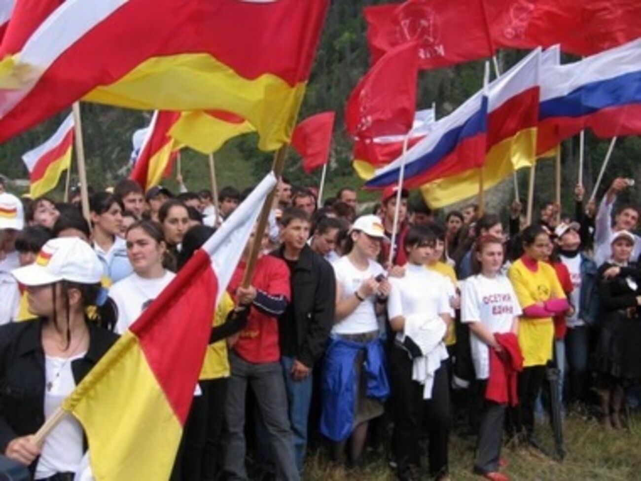 "Единая Осетия" выступает за проведение референдума о присоединении к РФ.