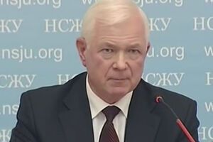 В переговорах может участвовать не только элита Донбасса, но и представители боевых структур сепаратистов, считает Маломуж