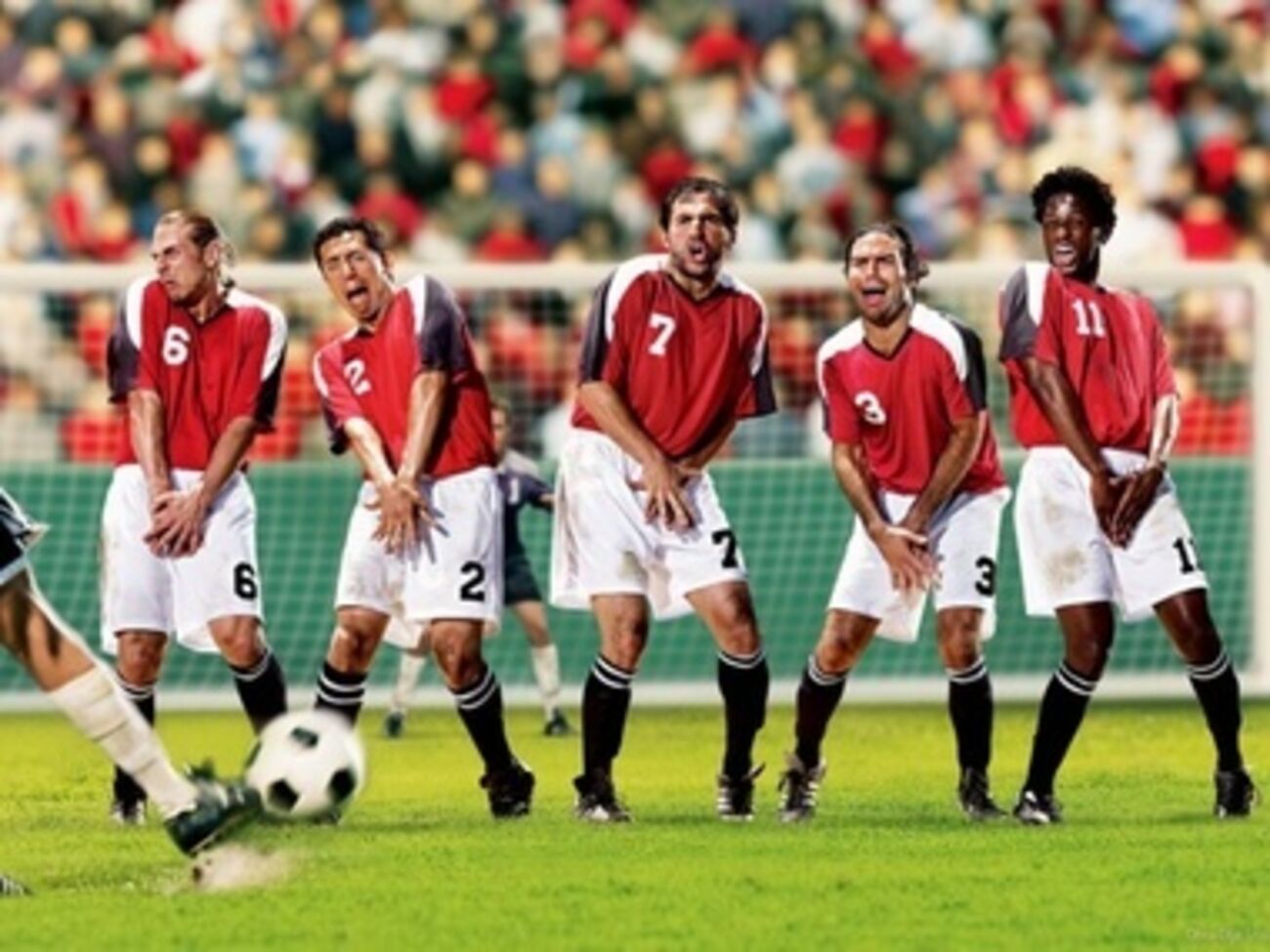 Специальным спреем будут отмечаться места, где футболисты будут выстраиваться в стенку