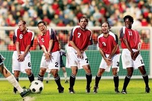 Специальным спреем будут отмечаться места, где футболисты будут выстраиваться в стенку