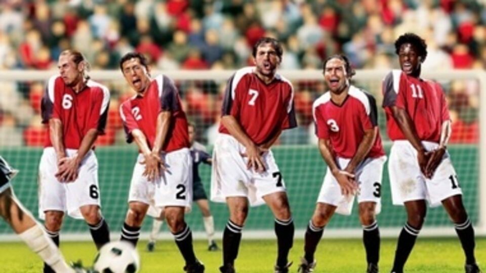 Специальным спреем будут отмечаться места, где футболисты будут выстраиваться в стенку