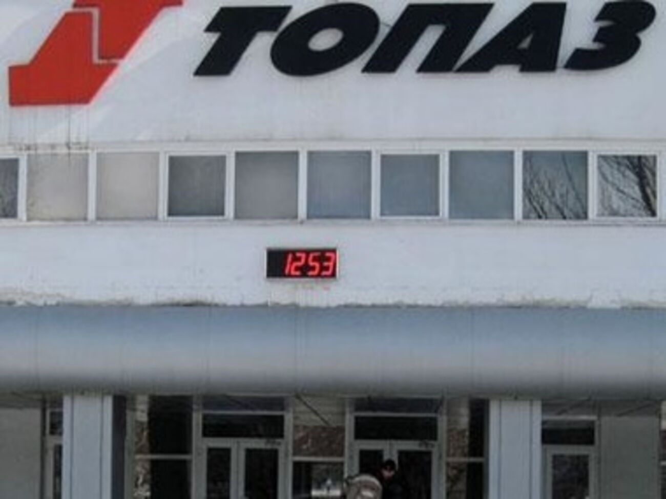 По словам террористов, они изымают технику "для отправки в Россию"