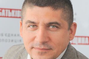 В 2012 году Игорь Радченко баллотировался в народные депутаты от "Батьківщини"