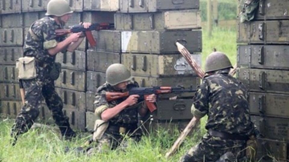 Военные отбили ночную атаку террористов