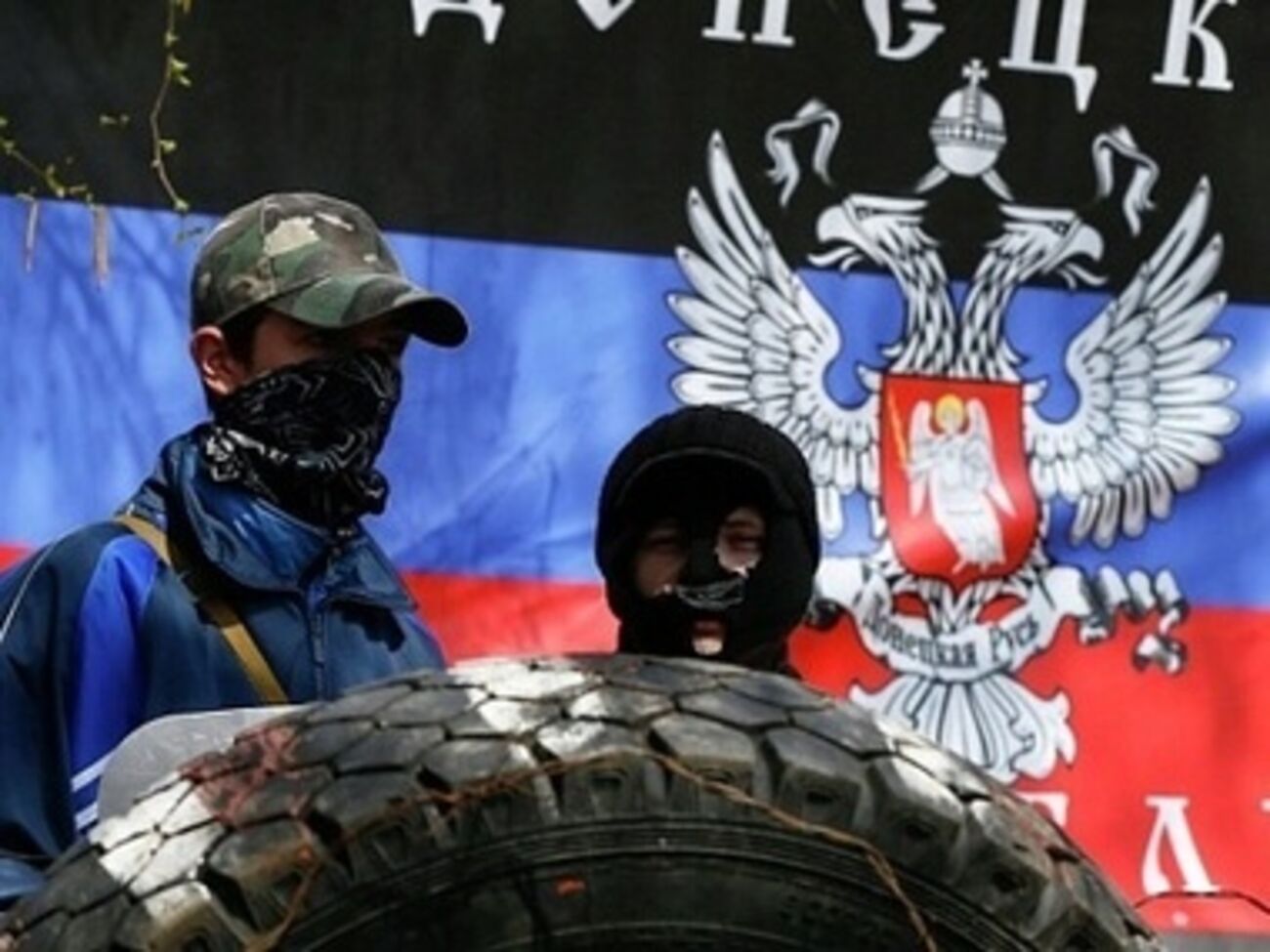 По некоторым данным, боевики вынесли из заведения алкоголь и оборудование