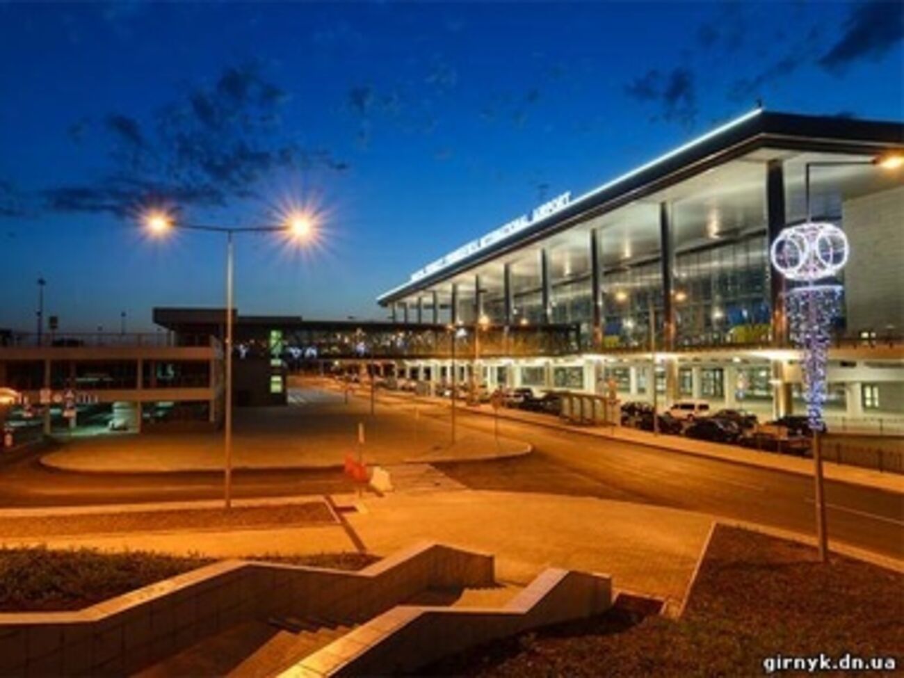 Движение в районе донецкого аэропорта закрыли