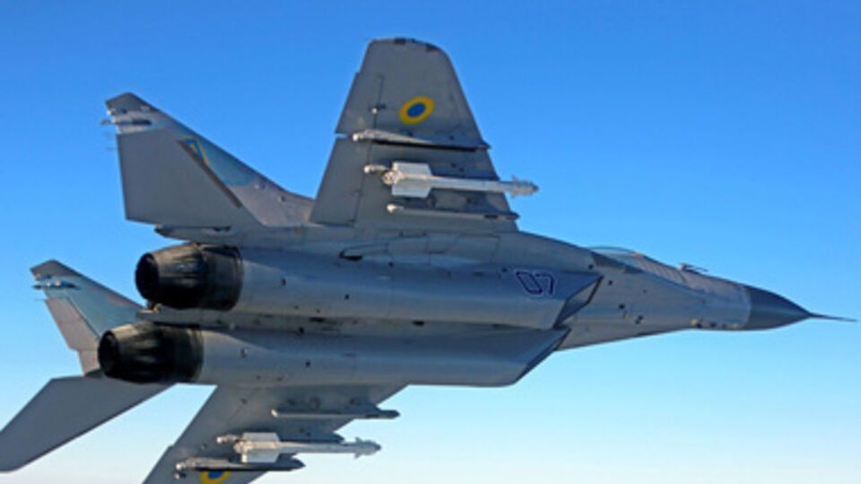 Террористы пытались сбить украинский военный самолет