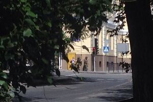 Боевики возле здания Донецкого областного управления милиции