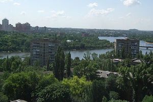 В центре Донецка продолжается стрельба
