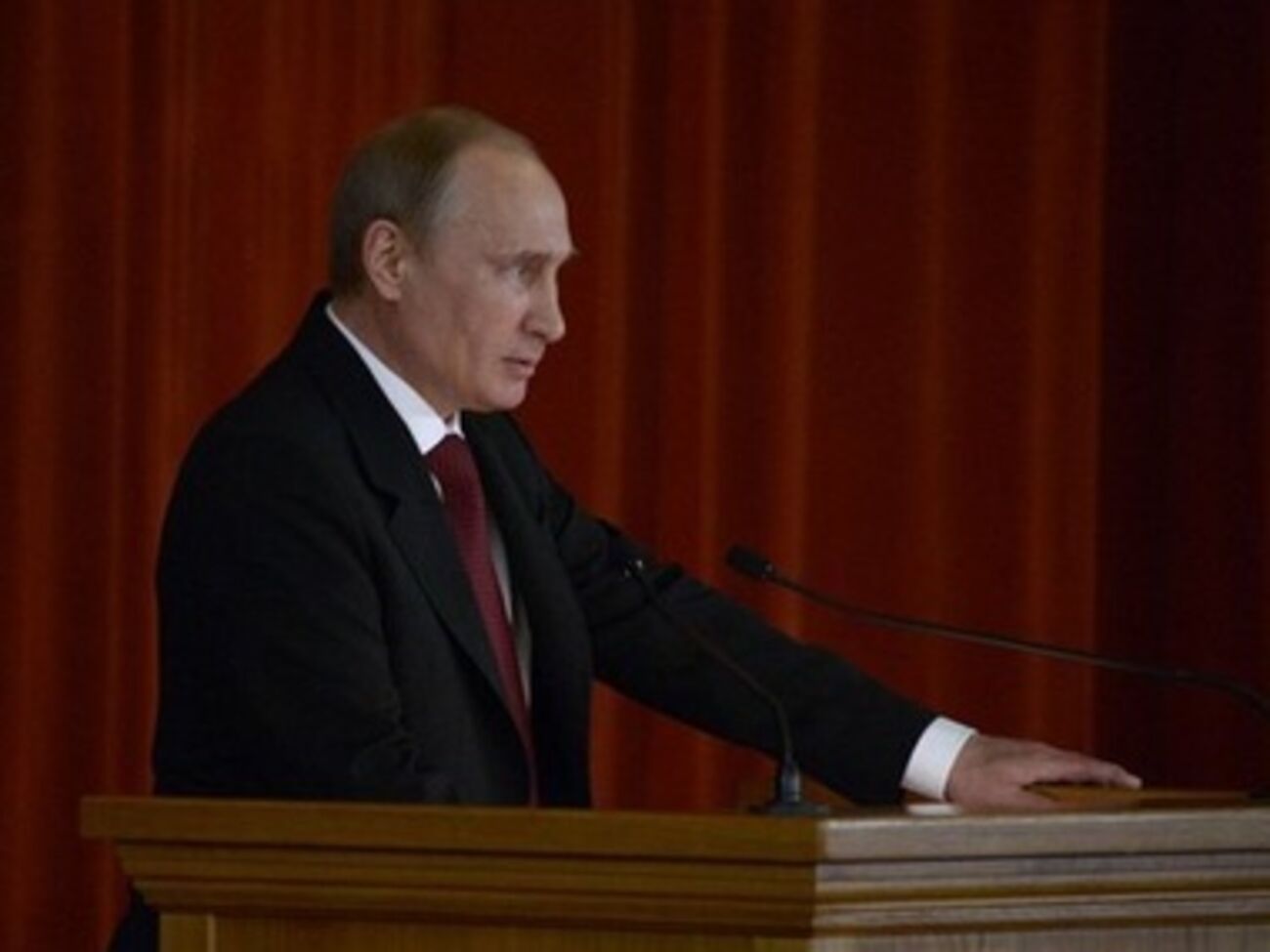 Путину не нравится, что проект изменений в Конституцию Украины "нигде не обсуждался"