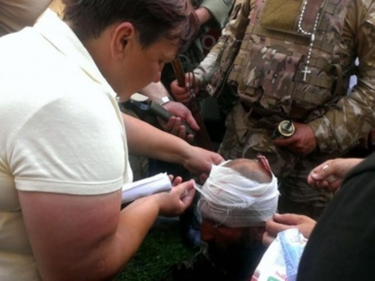 Волонтеры и медики помогли пострадавшим