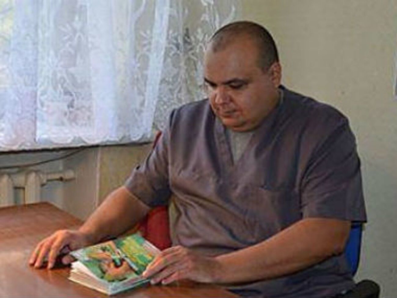 Александр Чернов&nbsp;&ndash; врач по основной профессии и внештатный журналист портала "Остр